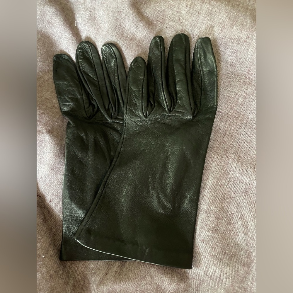 BERGDORF GOODMAN Italian genuine Leather gloves